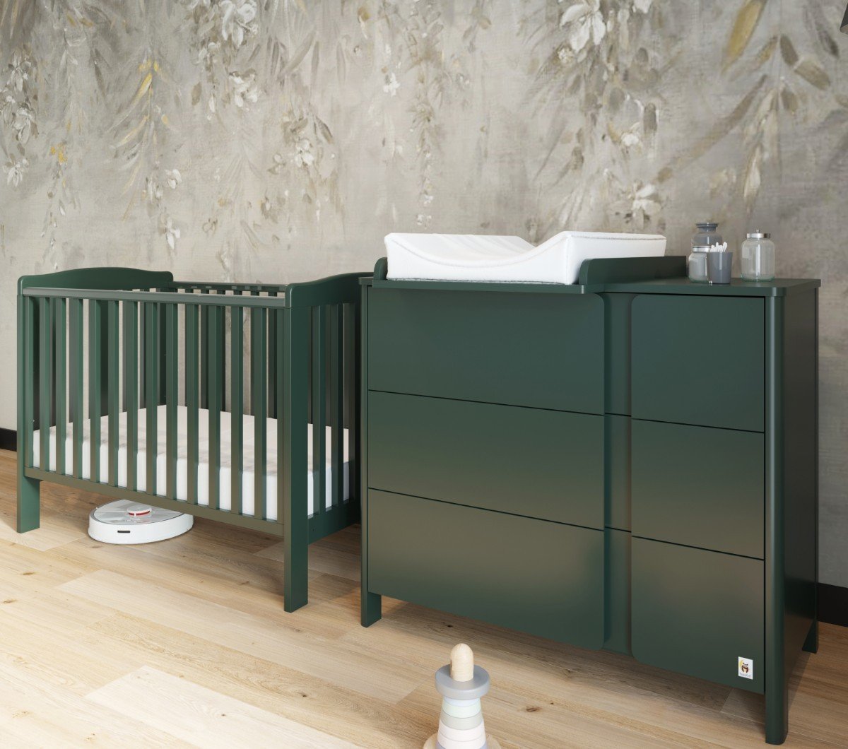 GREEN Limited YappyQu baby cot and YappyClassic dresser – photo 2