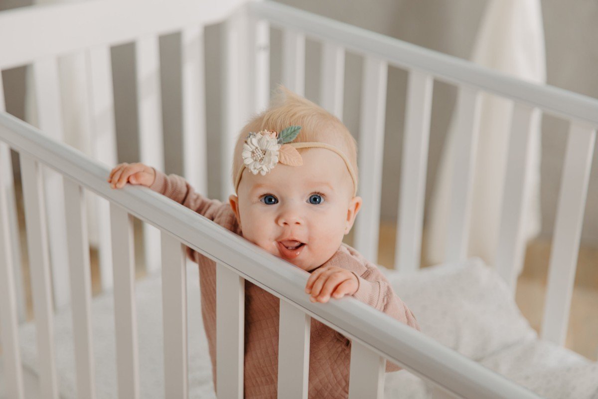 WHITE YappyLull baby cot and YappyClassic dresser – photo 2